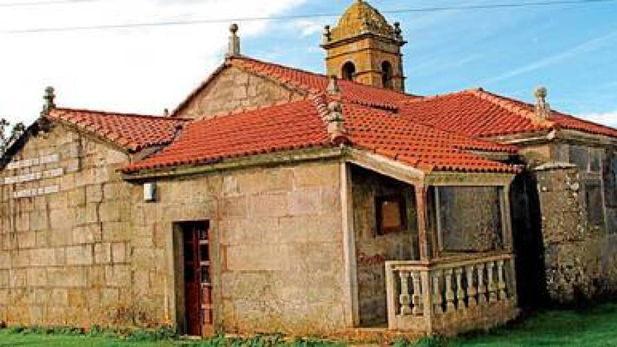 Un clic para abrir puertas de 14 iglesias de Vimianzo