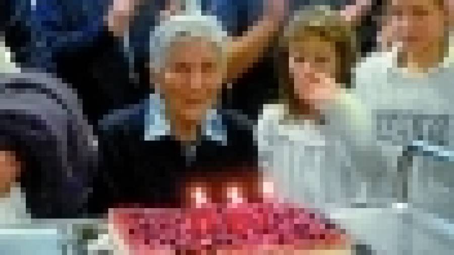 Emotiva fiesta del centenario de Carmen Rodríguez Barrán
