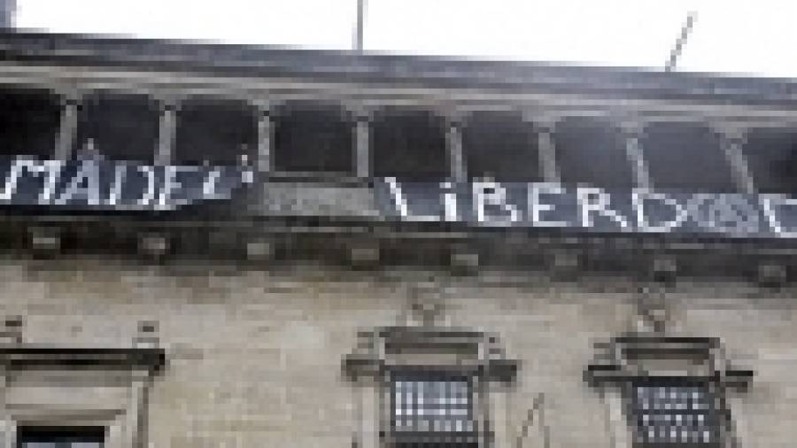 Lema anarquista en la balconada de la Catedral