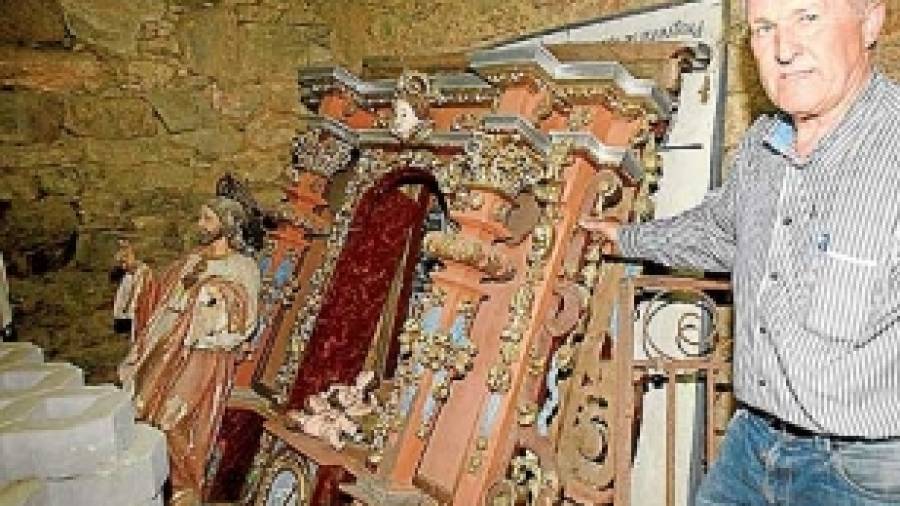 Retablos barrocos llevan casi 30 años tirados en una caseta sin cerradura