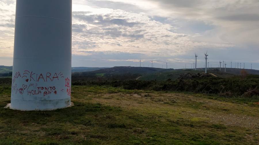 Parque eólico de A Pena-Corzán, cuya puesta en valor reclama el PP, incluyendo un mirador en la zona. Foto: CG