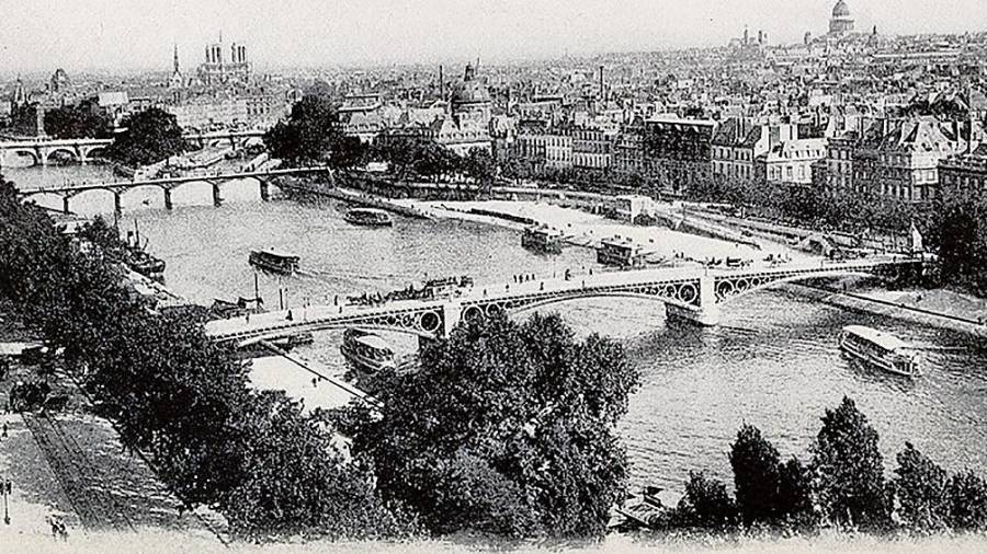 Vista de París, con el Sena y Notre Dame, en 1913. Foto: A. P.
