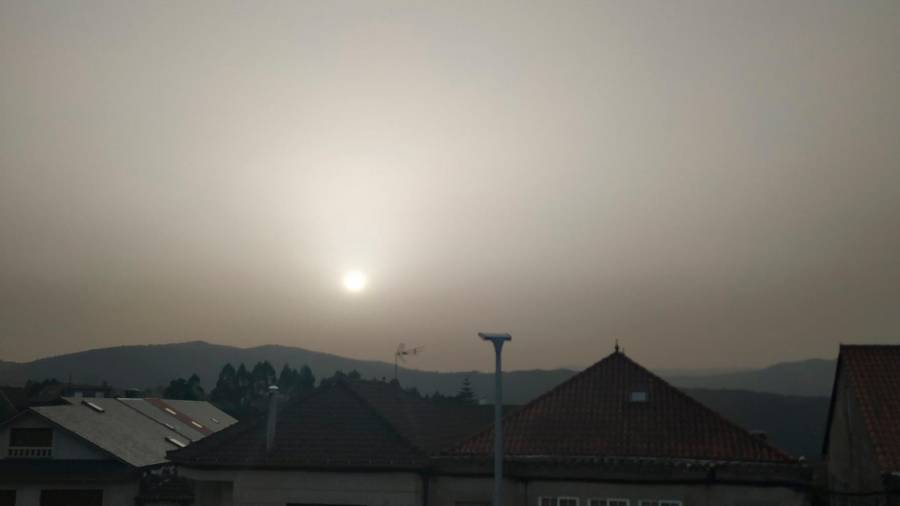 CALIMA. Una imagen del Twitter de Redmeteo en el que se puede apreciar la altísima concentración de polvo esta mañana en Campo Lameiro