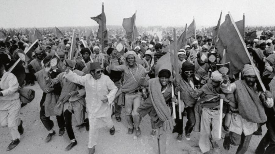 Hassan II se dirigió al pueblo marroquí en la tarde del 16 de octubre de 1975, llamando a 350,000 ciudadanos a marchar para tomar el control del Sáhara Occidental.