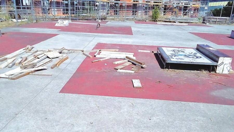 DESPERFECTOS. Las imágenes que muestran la destrucción y abandono del parque ya son habituales. Foto: ECG