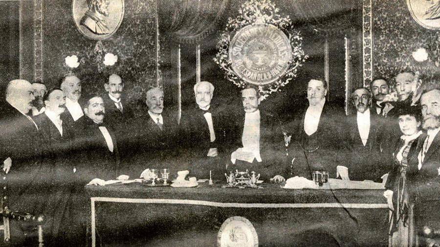 Sesión inaugural de la Sociedad Española de Higiene 1914. Eleizegui tercero por la izquierda