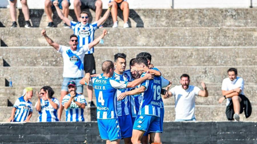 Los jugadores del Dépor celebrando el gol de Lapeña ante el Tudelano. Foto: RC Deportivo