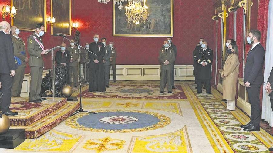 Autoridades militares y civiles durante el solemne acto en el Salón del Trono del Palacio de Capitanía General de A Coruña donde un año más se celebró la tradicional Pascua Militar