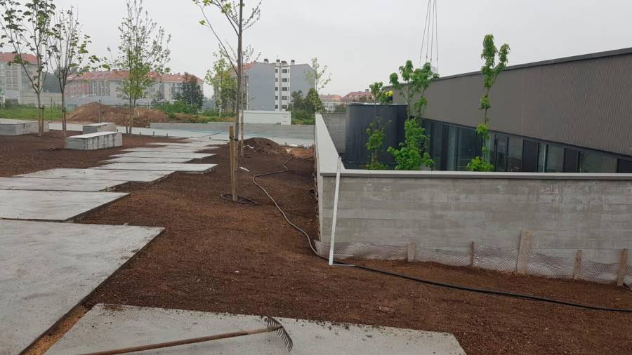 estado. Zona pendiente de urbanización junto al nuevo centro de salud de O Milladoiro. Foto: Conchi Paz