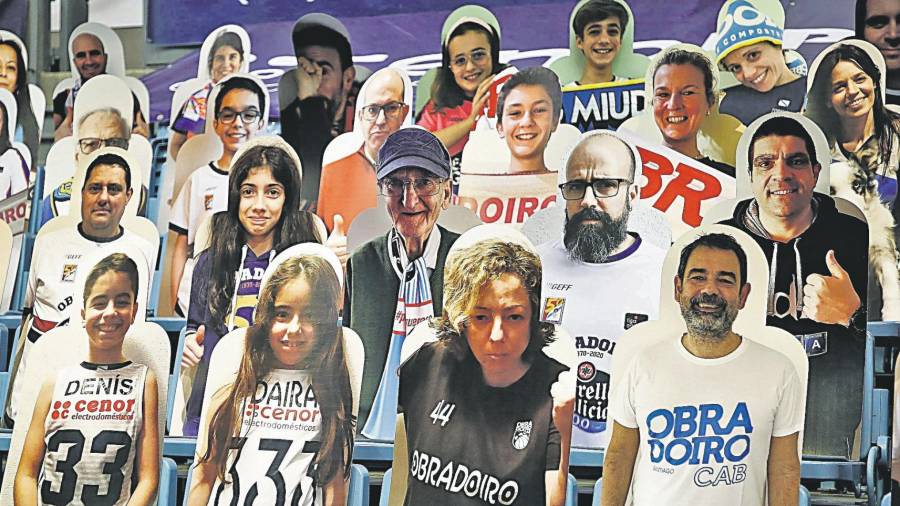 Fotografía de los aficionados del Obradoiro que, aunque en espíritu, acompañaron al equipo en todos sus partidos. Foto: Antonio Hernández