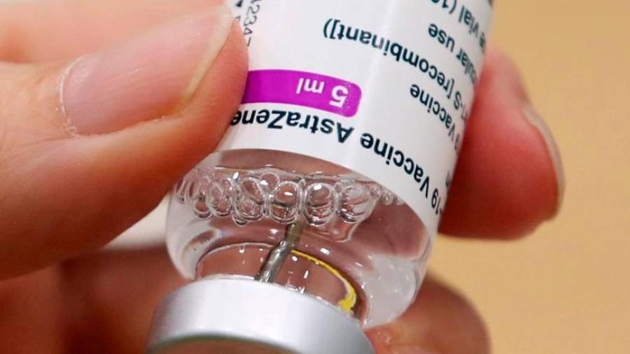 sanidade. Uno de los frascos de la vacuna de AstraZeneca. Foto: E.P.