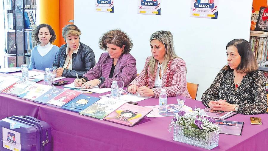 Xiomara Lazo, á esquerda, María José Pose, María Rivas, Mónica Rodríguez e María Isabel Álvarez, en Vimianzo. Foto: J. M.