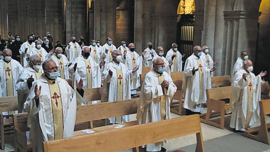 Algunos de los sacerdotes que asistieron a la fiesta de San Juan de Ávila, patrono del clero secular español, ayer en la Catedral