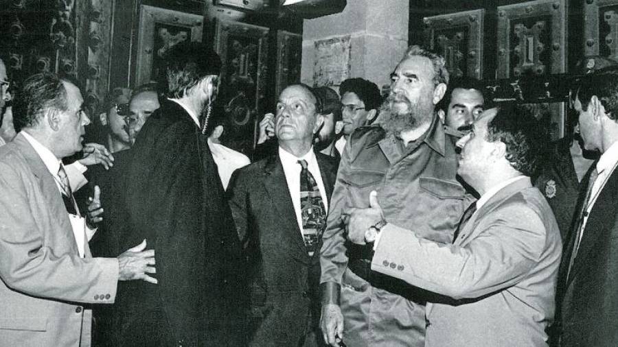 ...Cuando el comandante Fidel Castro recorrió las calles del casco histórico en compañía de Fraga