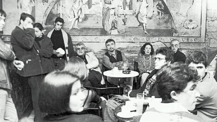 ...Cuando se celebraban tertulias literarias (y de todo tipo) en numerosos bares y cafés de Santiago