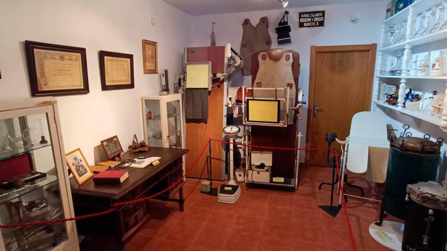 Despacho profesional do médico rural galego que acolle a mostra. Foto: Casa do Patrón