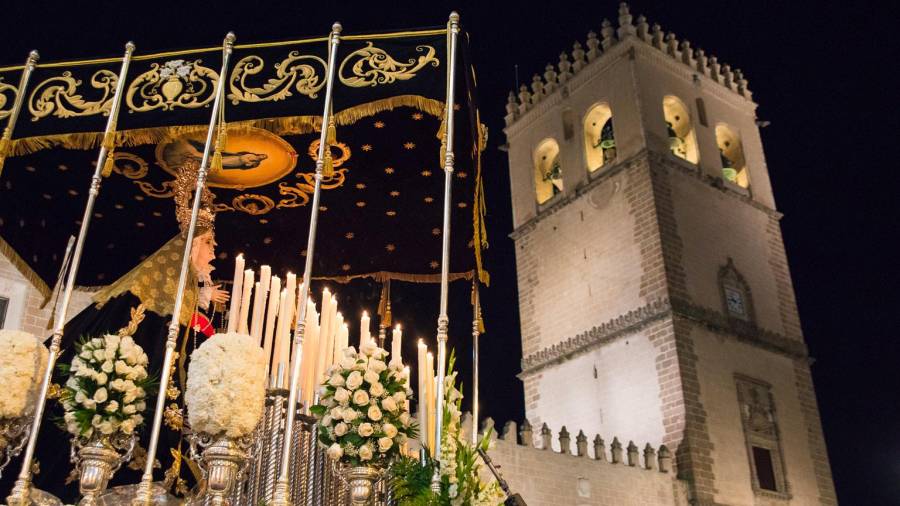 Extremadura. La mayor parte de las cofradías actuales de Badajoz fueron fundadas en los siglos XVII y XVIII y se trata de una celebración de gran arraigo y masiva participación. (Fuente, spain.info)