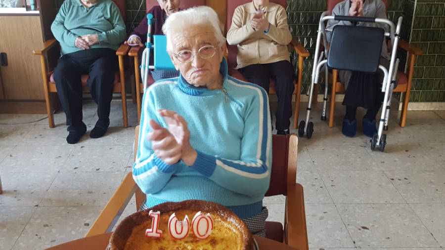 Nieves Pico cumple cien años en la residencia Monroy