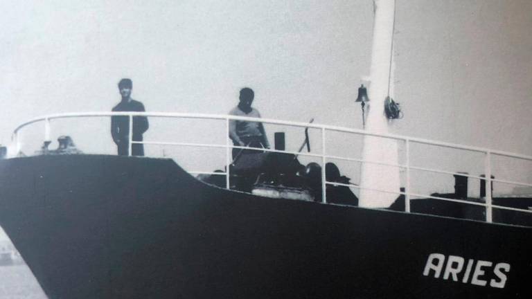 AS LOBEIRAS DE TERRA. Tripulantes a bordo del ‘Aries’, cuyo pecio está en As Lobeiras de Terra. Foto: J. Pérez 