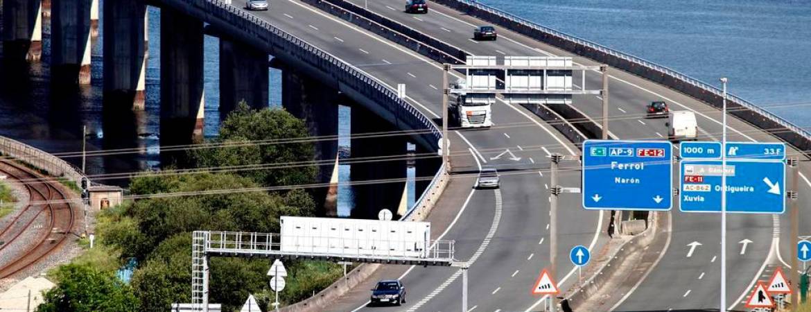 Imagen de archivo del puente de la autopista AP-9 sobre la ría de Ferrol. Foto: EFE / Kiko Delgado