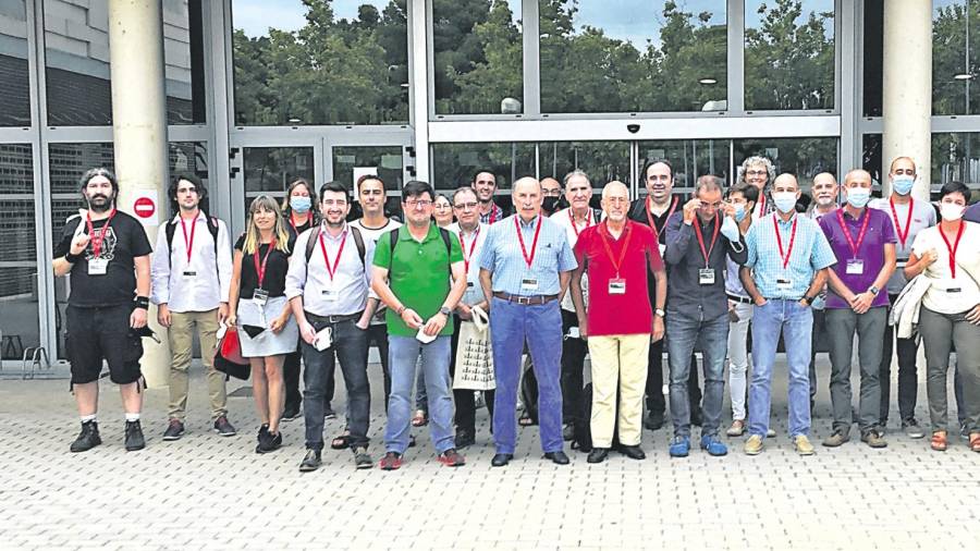 Participantes en las XIX Jornadas de Mécanica Celeste que tuvo lugar en la ciudad de Tudela (Navarra), con el catedrático de la USC en el centro. Foto: ECG