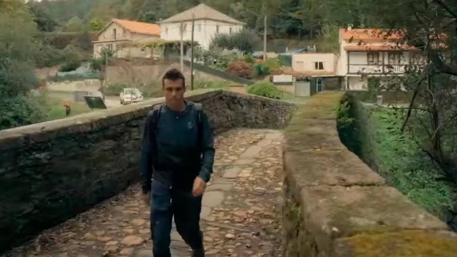 Javier Gómez Noya no vídeo promocional ‘Sinte a chamada do Camiño Inglés’. Foto: Deputación