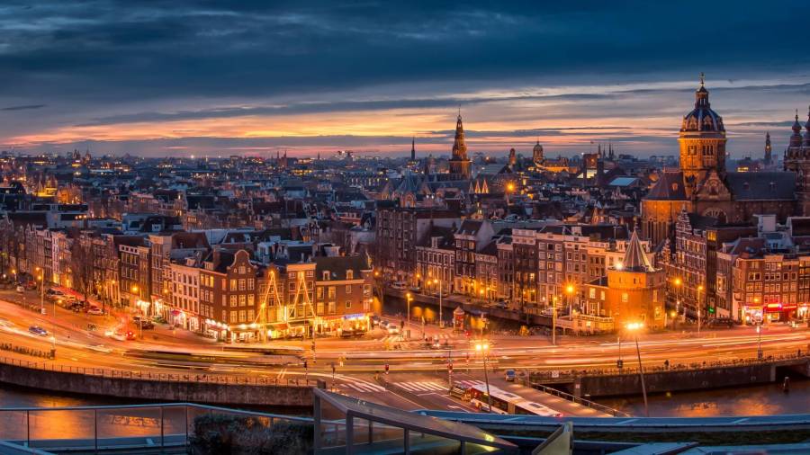 Vista aérea del alumbrado urbano de Ámsterdam que va a renova la pontevedresa Setga.