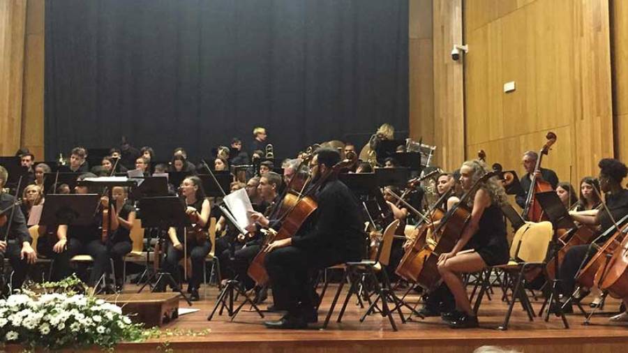 Tres agrupacións actuaron no Festival de Orquestras organizando pola escola de música