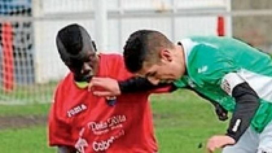 Golpe al fútbol gallego con la muerte súbita de un jugador cadete del Muxía