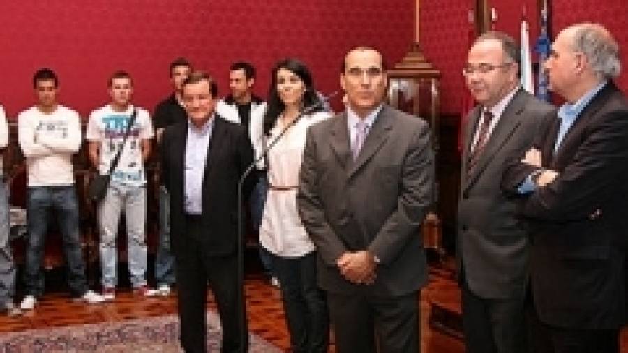 La SD Compostela recibe el homenaje de la Corporación