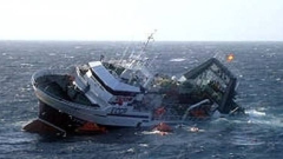 A salvo los 22 marineros del 'Monte Galiñeiro', hundido en Terranova