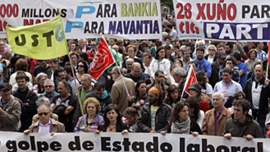 Treinta mil personas piden en Ferrol el rescate del naval