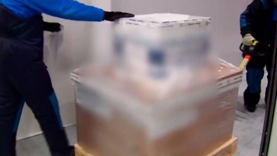 Pantallazo de una imagen del vídeo de Sanidad con la llegada de la vacuna de Moderna a España