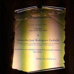 Joyería Jael diseñó el pergamino y trofeos de todos los premiados