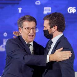El presidente del PPdeG, Alberto Núñez Feijóo (i), y el presidente del PP, Pablo Casado, durante el acto Galicia: más inversiones, menos impuestos, celebrado el pasado viernes en A Coruña. EFE/ Cabalar