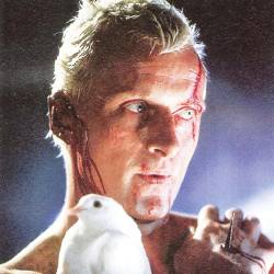 Roy Batty (Rutger Hauer), el vehemente replicante que no paraba de hacerse preguntas ontológicas en Blade Runner