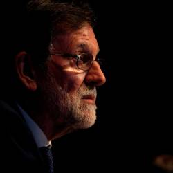 El expresidente del Gobierno, Mariano Rajoy, durante la presentación esta tarde en A Coruña de las memorias del exministro de Sanidad José Manuel Romay Beccaría. FOTO: EFE/ Cabalar.