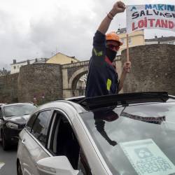 Una caravana de 16 kilómetros de coches reclama soluciones para evitar el cierre de Alcoa en San Cibrao