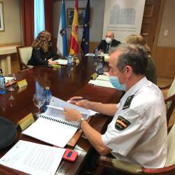 El delegado del Gobierno, Javier Losada, en una reunión con efectivos de la Guardia Civil y Policía Nacional FOTO: DELEGACIÓN DEL GOBIERNO