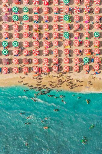 Mar y arena en la Costa Adriática, Italia. (Fotógrafo, Bernhard Lang. Fuente, vein.es)
