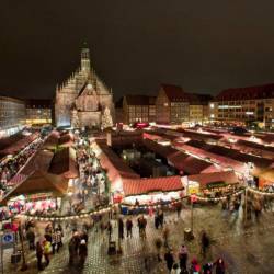 Alemania. Cada año, el casco antiguo de Núremberg se convierte en una Ciudad de Navidad llena de más de 180 puestos. (Fuente, businessinsider.es)