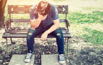 Unicef alerta en su informe 2021 centrado en la salud mental de que uno de cada cinco jóvenes de entre 15 y 24 años a menudo se siente deprimido. Foto: Freepik