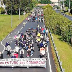 Momento de la manifestación que circunvaló la ría de Ferrol. Foto: CIG