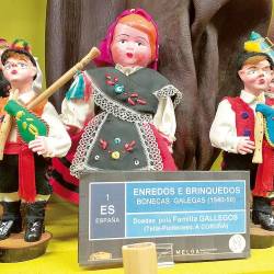 Expositor de bonecas galegas no Museo Etnolúdico de Galicia, ubicado no centro cultural de Ponteceso. Foto: Melga