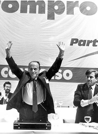 Manuel Fraga en un acto de partido junto a Rajoy, izquierda, y Cuiña. Foto: Gallego