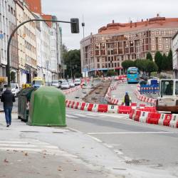 Las vallas de la Avenida de Lugo se extenderán ahora también a Concheiros. Foto: A. H.