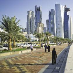 Al-Corniche, el ultramoderno paseo marítimo de la capital de Qatar, Doha, y su mayor icono