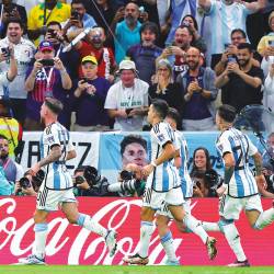 Los jugadores de Argentina celebran el tanto de Nahuel Molina, el primero del partido. DPA