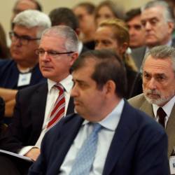 Correa, Crespo, El Bigotes y Bárcenas al fondo, en el juicio de 2016. Foto: Chema Moya/Efe