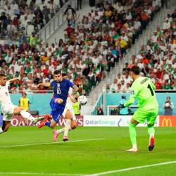 Estados Unidos sufre ante la Irán de Queiroz, pero pasa a octavos tras vencer con un gol de Pulisic